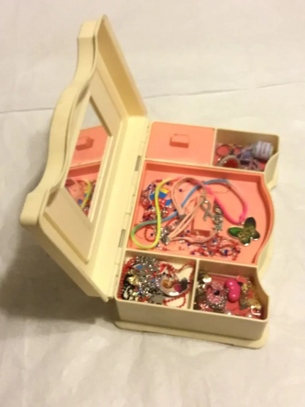 Vintage 1989 Playskool little girl's plastic jewelry box full of lots of jewelry